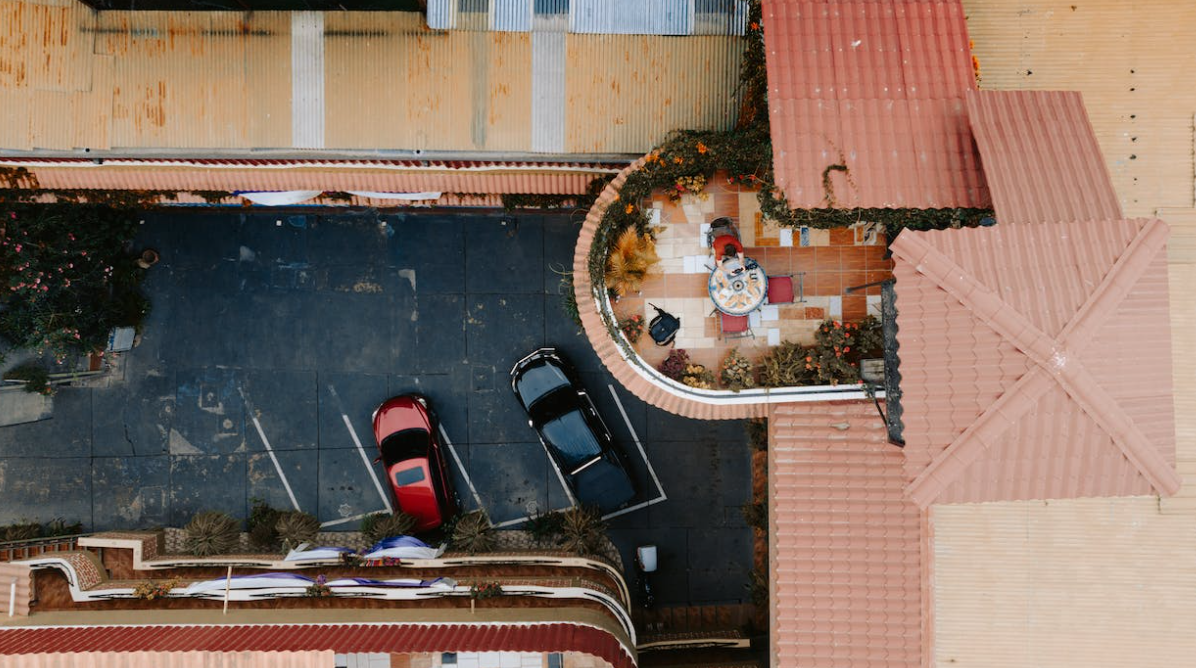 House with Terrace and Parking